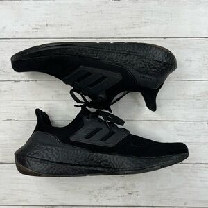Adidas UltraBoost 22 Men’s Size 11 Triple Black Shoes Sneakers